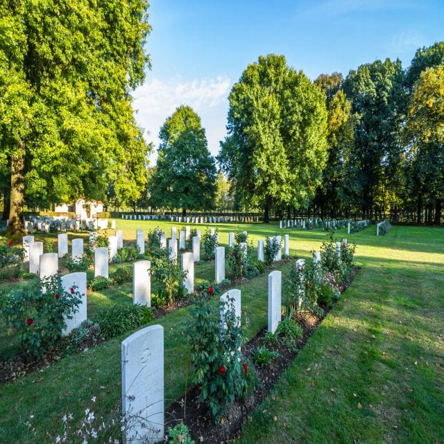 Milan: World War II Private Walking Tour - Secrets of Resistance and Heroic Acts