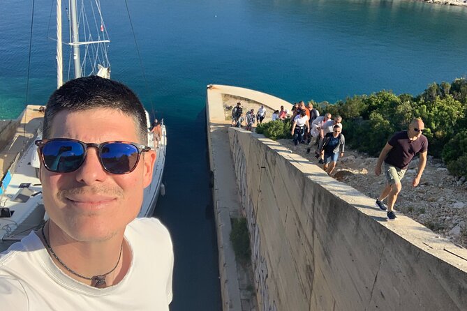 Military and Island Tours - Meeting and Pickup