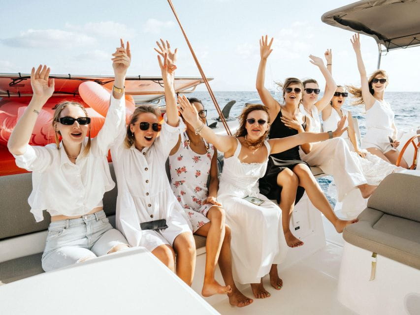 Milos: Private Cruise to Kleftiko Bay and Polyegos Island - Refreshments and Dining