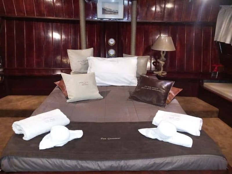 Mini Sunset Cruise from the Bay of Naples to Sorrento - Setting Sail from Rotonda Diaz: Starting Point and First Impressions