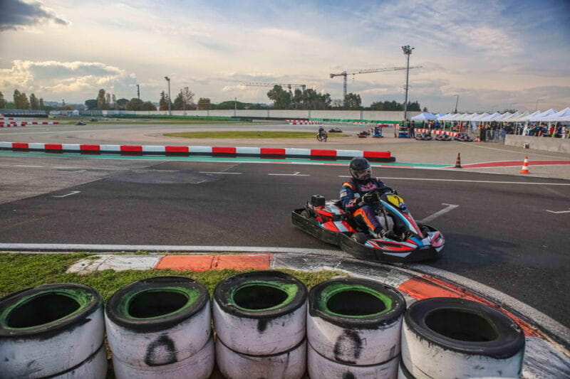 Misanino: 20-Minute Go-Karting Race with Qualifying Laps - Entering the Circuit: The Experience in Detail