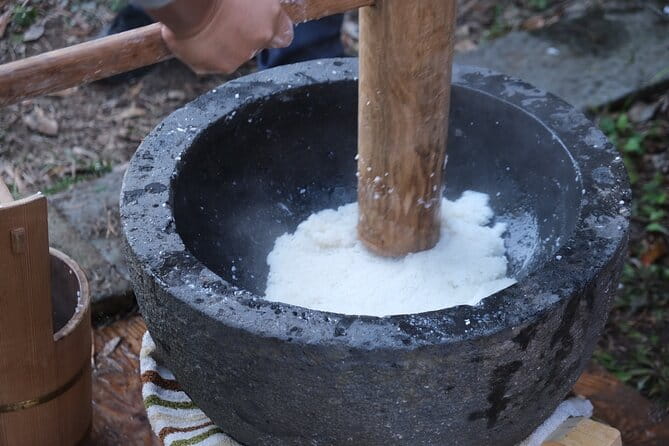 Mochitsuki Rice Cake Making Experience in Ojika Island - Experiencing the Mochitsuki Process