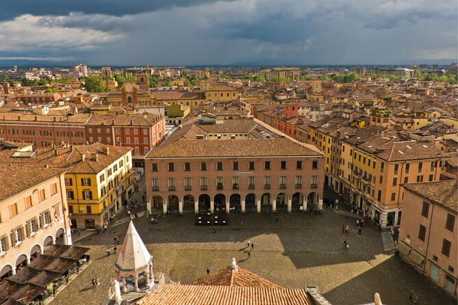 Modena Walking Tour with Audio and Written Guide by a Local - Piazza Grande: The Heart of Modena