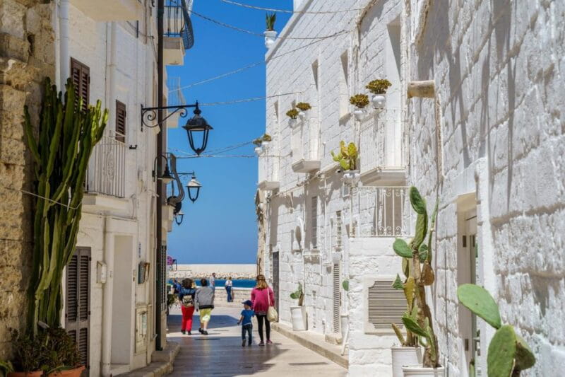 Monopoli: Walking Street Food Tour - Discovering Monopoli’s Streets and Sights