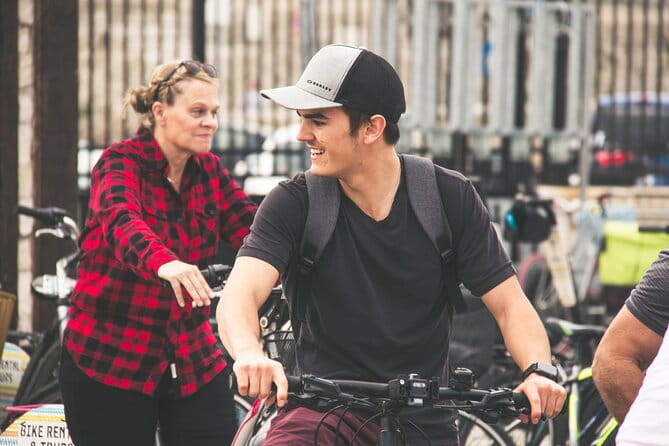 Monopoli's Countryside by Bike - Exploring Monopoli’s Historic Heart: Piazza Giuseppe Garibaldi