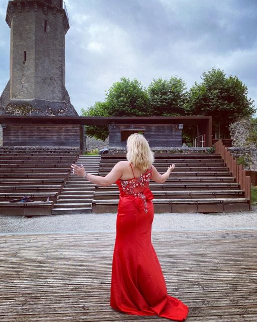 Montmartre Enchanted: Singing & Guided Tour - Veronica Antonellis Background