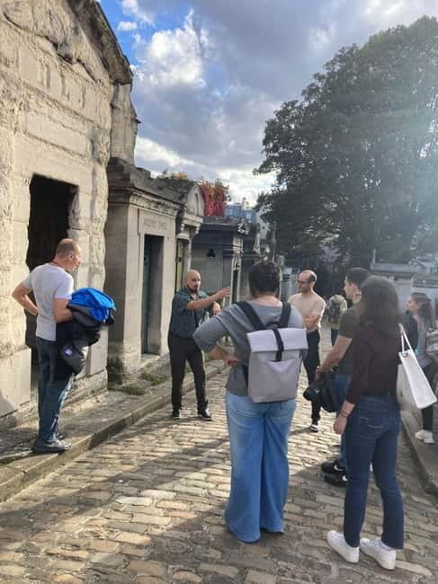 Montmartre for Art Lovers - Walking tour with Expert Guide - Celebrating Art and History in a Fun Way