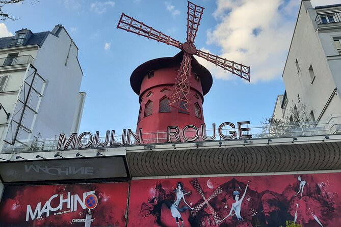 Montmartre/Sacre-Coeur/Paris- Artistic & Bohemian Epicenter - Artists at Work in Montmartre
