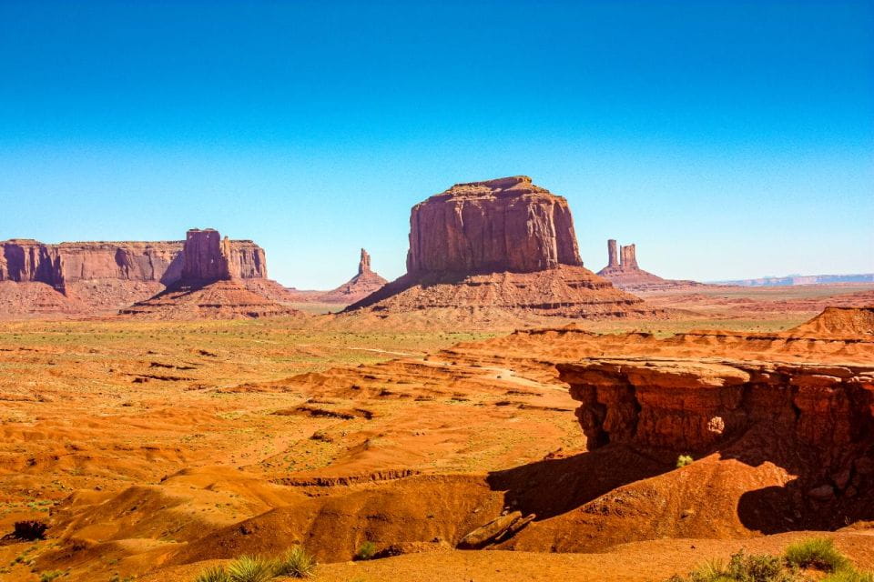 Monument Valley 4x4 Navajo Guided Tour - Discovering Navajo Traditions