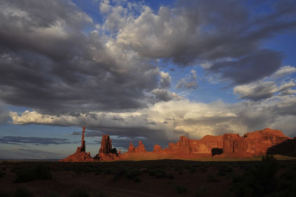 Monument Valley: Guided Sunset Tour - Experience Highlights