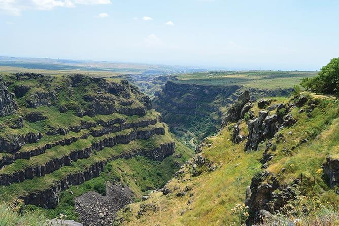 Mount Aragats, Amberd Fortress, Saghmosavank Monastery, Alphabet - private tour - Saghmosavank Monastery: A Cliff-top Sanctuary