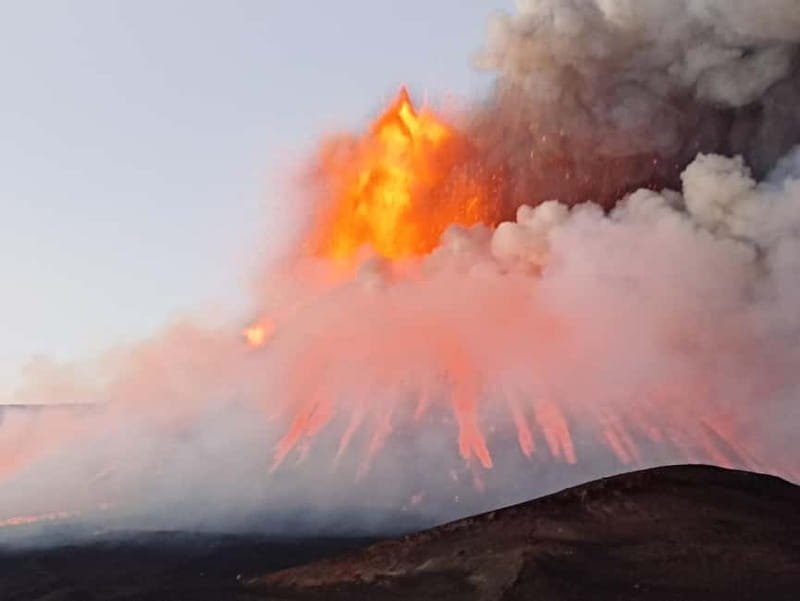 Mount Etna: Summit Tour by Jeep and Cable Car - The Itinerary in Detail