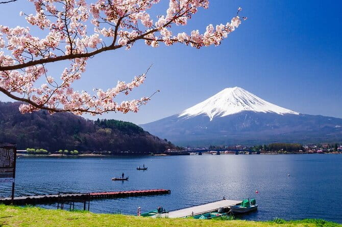 Mt. Fuji Tours to Lake Kawaguchi and Yamanaka Onse English Guide - Inclusions and Exclusions