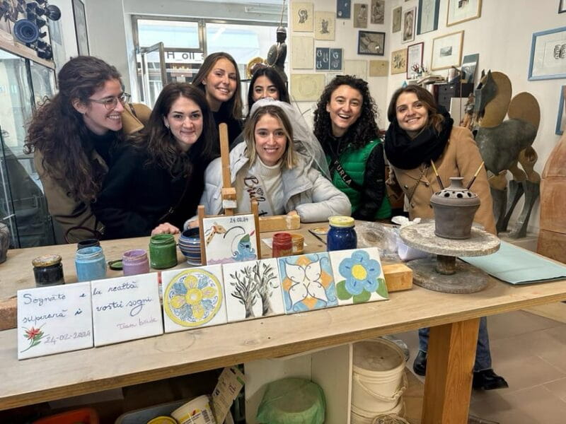 Mugello, Tuscany. Majolica decoration technique workshop. - FAQ