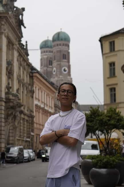 Munich: 13 city highlights - tour with professional photos - Discovering Hidden Corners and Local Secrets