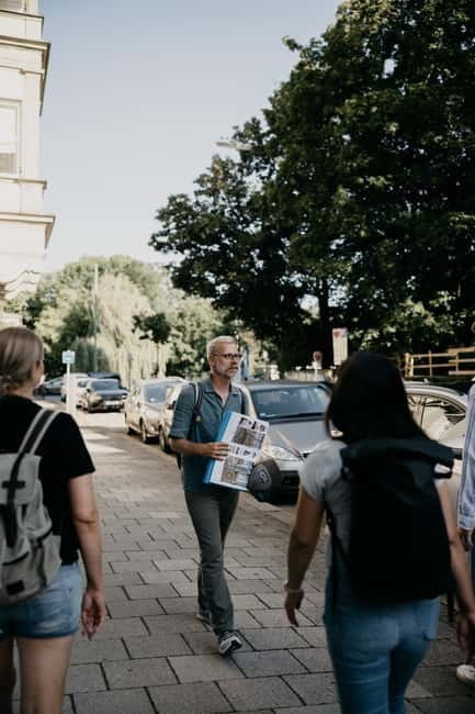 Munich: Art Nouveau Walking Tour with an Architect - The Creative Postcard Spray-Painting Activity