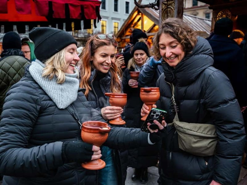 Munich: Christmas Markets Food & Drink Tour - The Charm of the Christmas Village at the Residenz