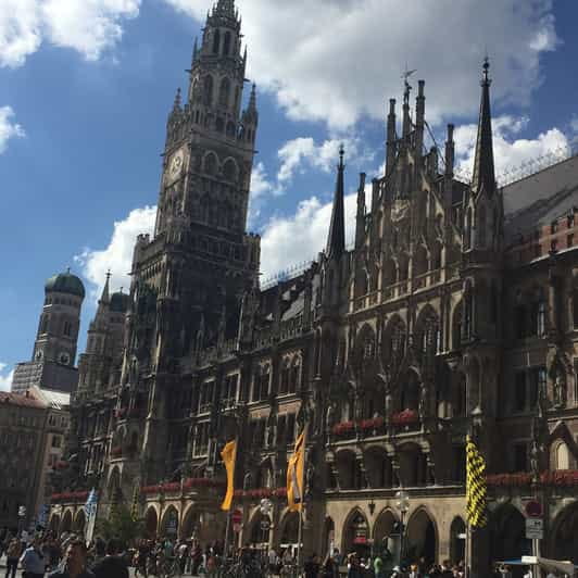 Munich: City Highlights and Beer Garden Walking Tour - Exploring Munich: The Itinerary in Detail