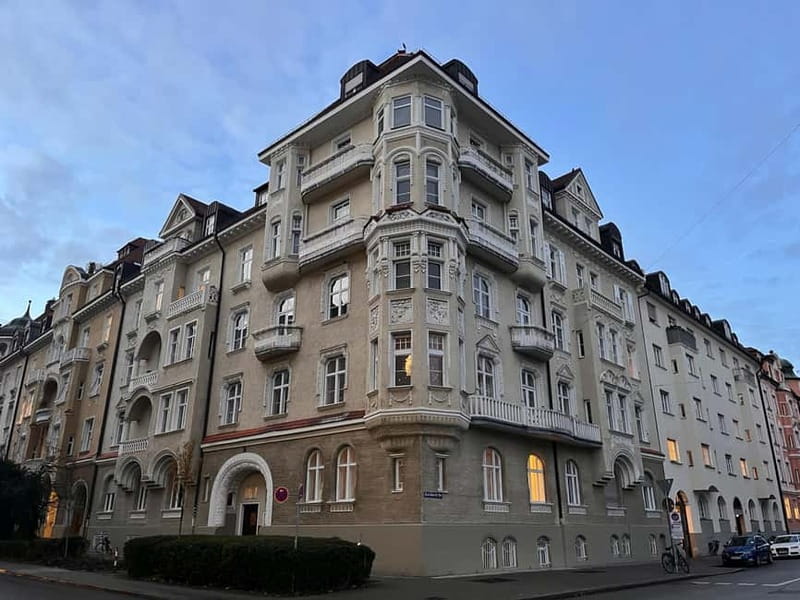 Munich: Guided Private E-Bike Tour with Beer Garden Lunch - Key points / Takeaways