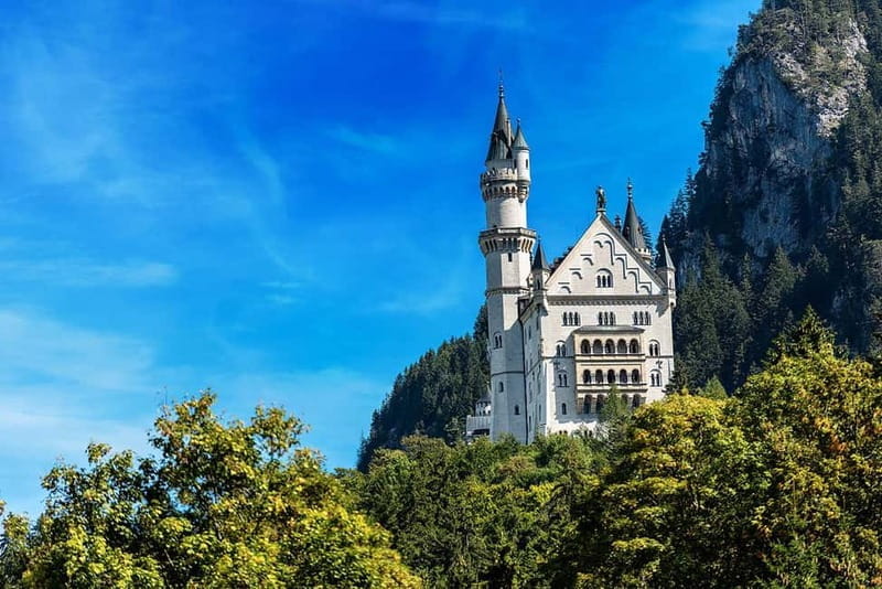 Munich: Neuschwanstein & Linderhof Private Tour & Lunch - Entering the Realm of Bavarian Fairy Tales