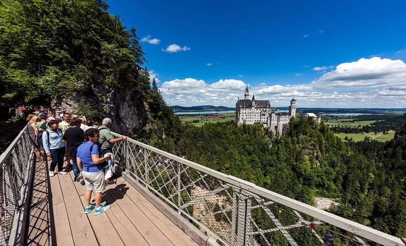 Munich: Neuschwanstein & Linderhof Private Tour & Lunch - Discovering Linderhof Palace and its Romantic Gardens