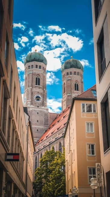 Munich: Sightseeing hopping Summer in the city with an aperitif drink - Exploring Munich’s Iconic Spots in the Evening