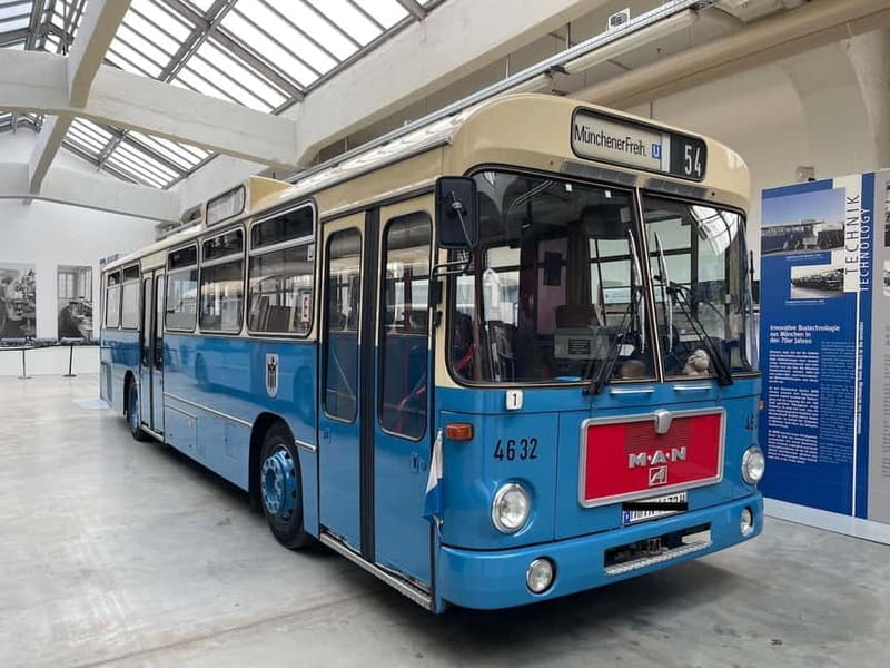 Munich: Vintage Beer Bus Sightseeing with Free Drinks - Exploring Munich in Style: The Vintage Beer Bus Experience