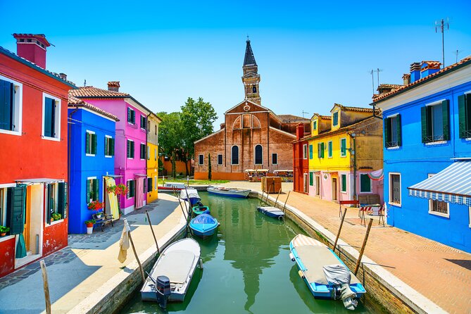 Murano & Burano Islands Guided Small-Group Tour by Private Boat - Visiting Burano