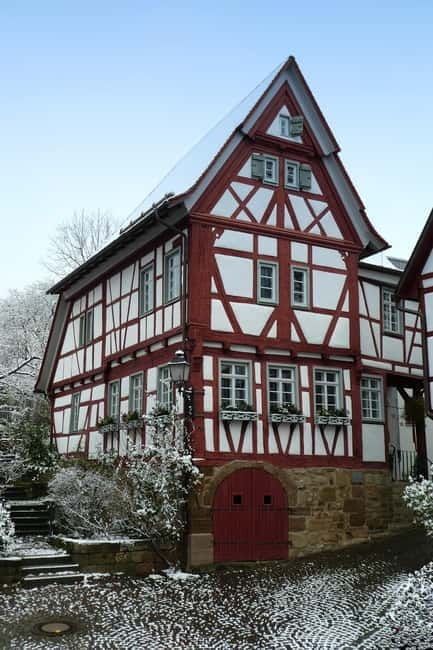 Murren - Private Guided Walking Tour - Exploring Mürren: A Walk Through Swiss Alpine Charm