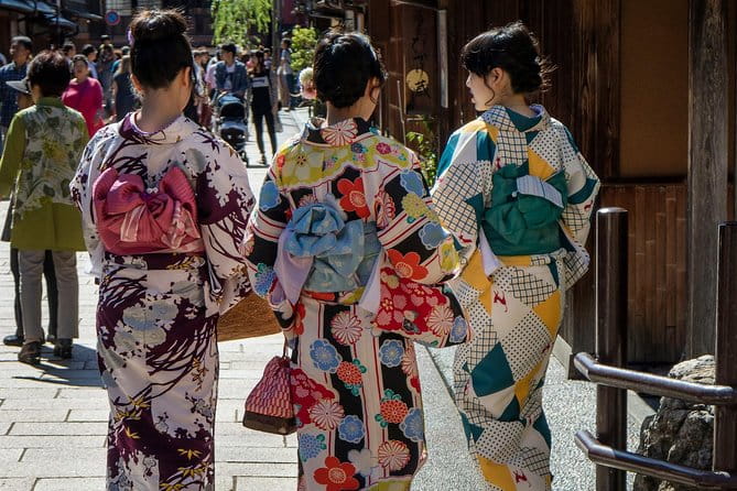 Must See Kanazawa With A Local: Private & Personalized - Savoring Local Cuisine and Hidden Eateries