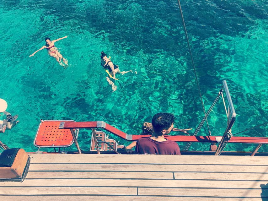 Mykonos: Sunset Boat Cruise With Light Dinner & Drinks - Meeting Point and Requirements