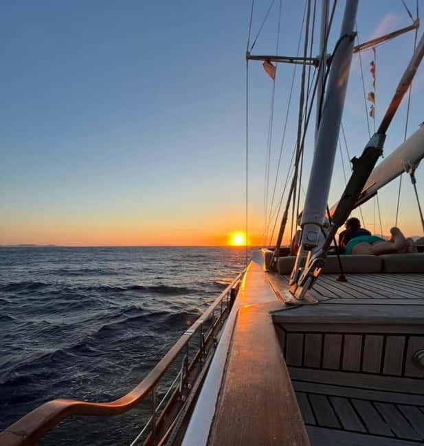 Mykonos: Sunset Sail Cruise to Rhenia with Beach and Dinner - Starting Point and Check-In