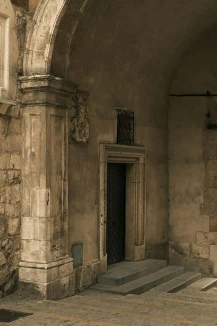 Mysterious Wawel Cathedral and Wawel Courtyard Guided Tour - Who Will Love This Tour