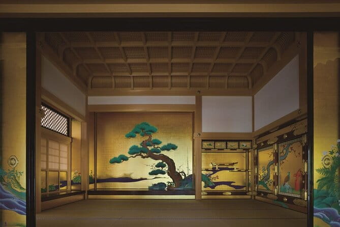 Nagoya Highlights & Street Food Walking Tour [Small Group] - Group Size and Experience