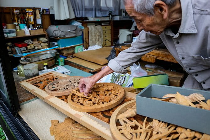 Nakasendo Historical Town and Hidden Craft Village Walking Tour - Exploring Nakasendo Historical Town