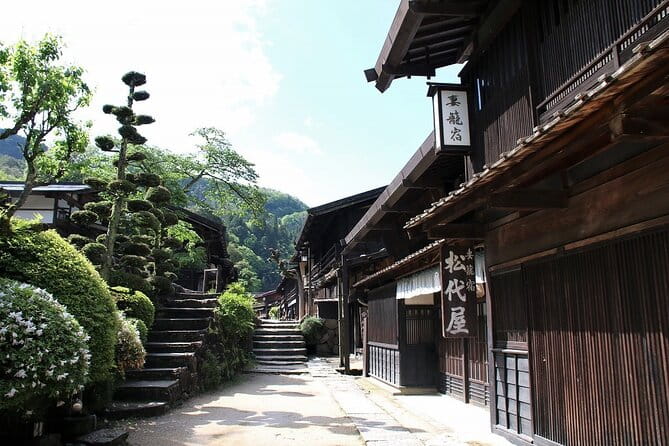 Nakasendo Post Town Trekking and Izakaya Hopping Tour - Taking in Japanese Culture and Traditions