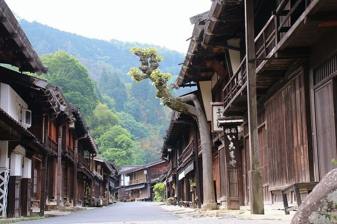 Nakasendo Post Town Trekking and Izakaya Hopping Tour - Navigating the Tour With an English-Speaking Guide