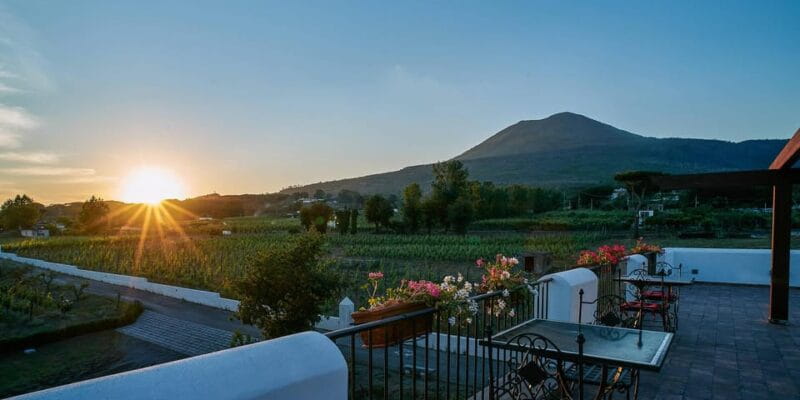 Naples: Guided Walking Tour with Lunch and Wine Tasting - Exploring Naples in Depth: The Complete Experience