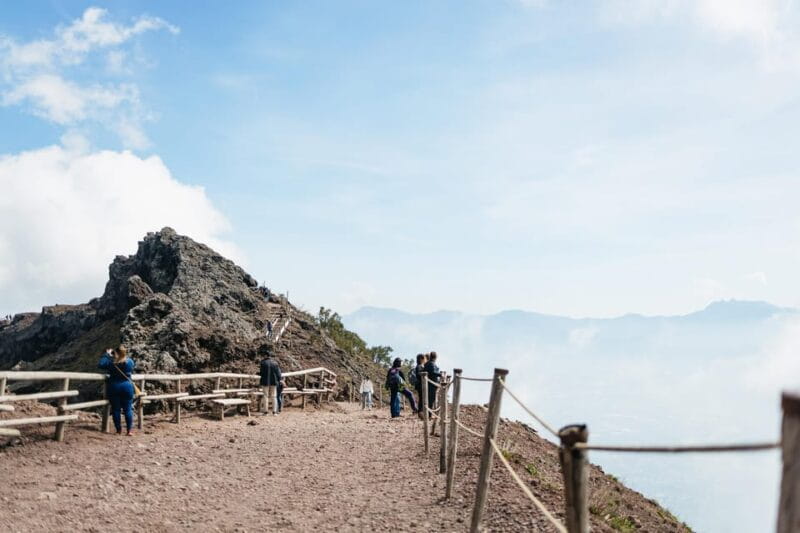 Naples: Pompeii and Mt. Vesuvius with Lunch and Wine Tasting - Lunch and Wine Tasting: A Taste of Italy