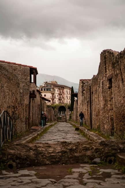 Naples: Pompeii & Herculaneum Shared Small group Tour - Lunch and Wine: The Perfect Break