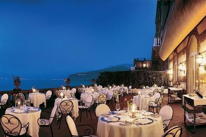 Naples: Romantic Gourmet Dinner on the Rooftop Terrace - Entering the Scene: Setting and Location