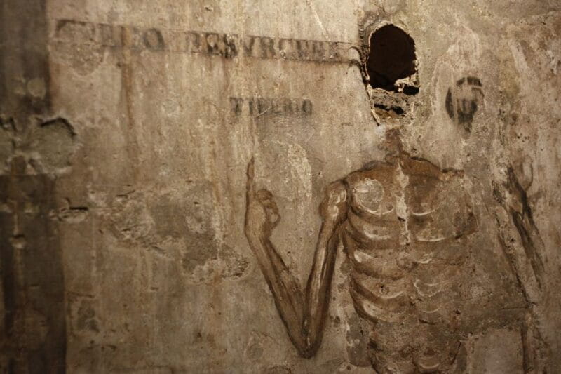 Naples: San Gaudioso Catacombs Guided Tour - The Atmosphere and Artistic Highlights