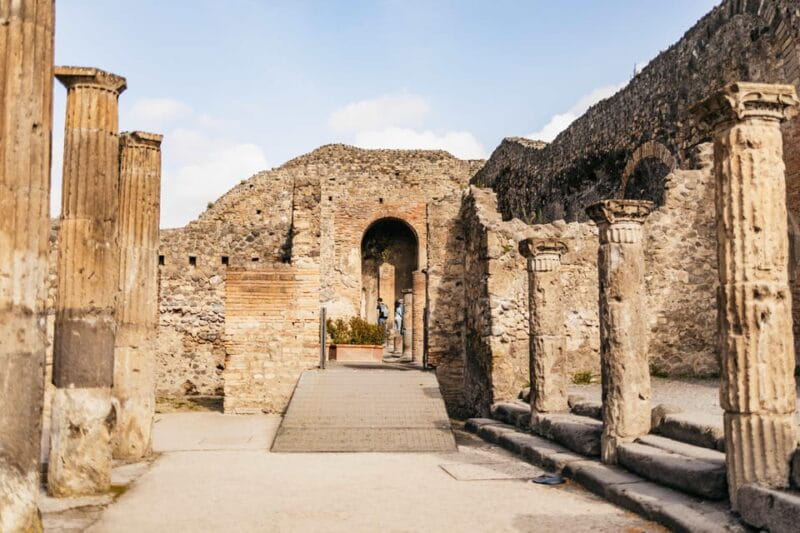 Naples: Shore Excursion to Pompeii Ruins with Guided Tour - Entering Pompeii: What You Can Expect