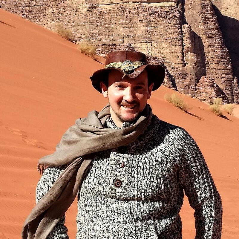 Naples: Spanish Quarters Street Art Tour - Walking Through Naples Colorful Spanish Quarter