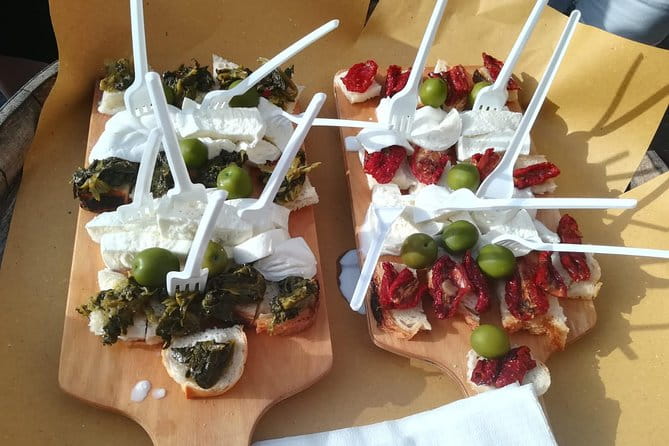 Naples Street Food Tour with Foodie Guide around Historical Center - Strolling Spaccanapoli for Limoncello and Local Vibe