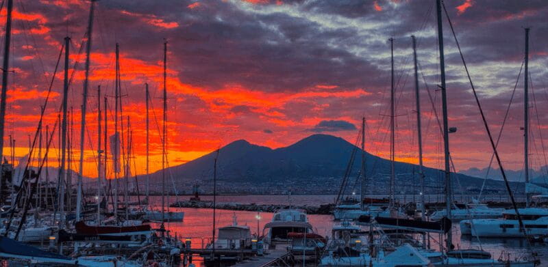 Naples: sunrise gulf tour with typical breakfast by the sea - Key Points / Takeaways