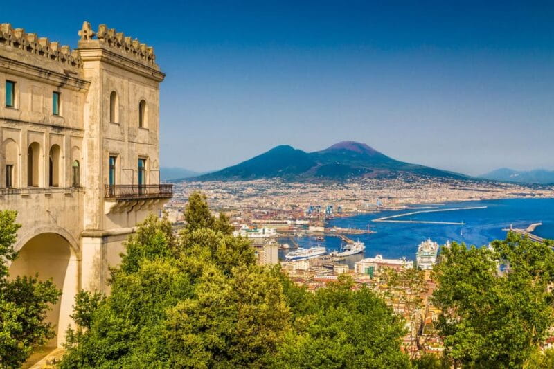 Naples: the city's beauty on a panoramic sunset tour - The final leg: Gulf of Naples, Castel dellOvo, and city sights