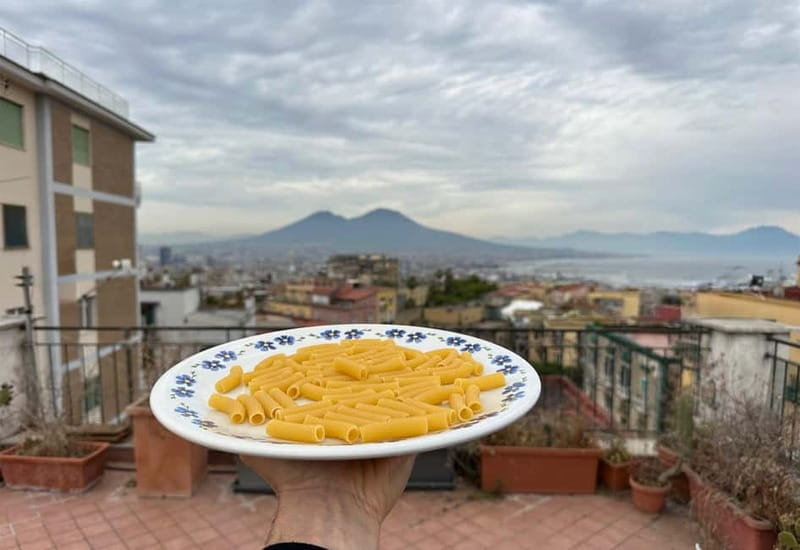 Napoli: esclusivo terrazzo per lezione di cucina e pizza - Learning Neapolitan Secrets with a Warm Nonna in Naples