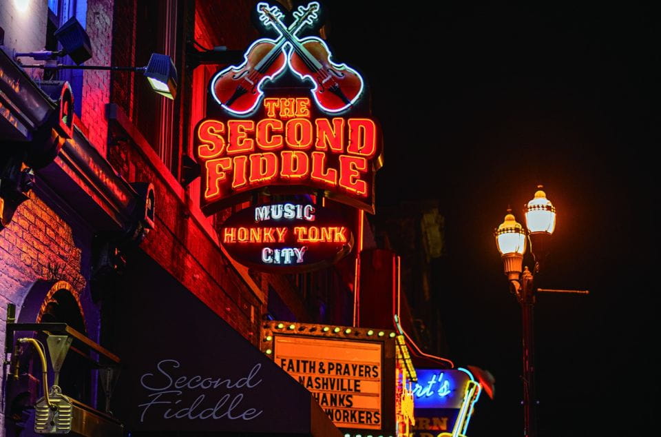 Nashville: A Ken Clever Mystery Outdoor Escape App Game - Key Points