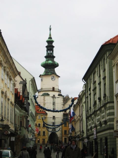 Neighboring in Bratislava: Full-Day Tour From Budapest - Customer Experience and Ratings